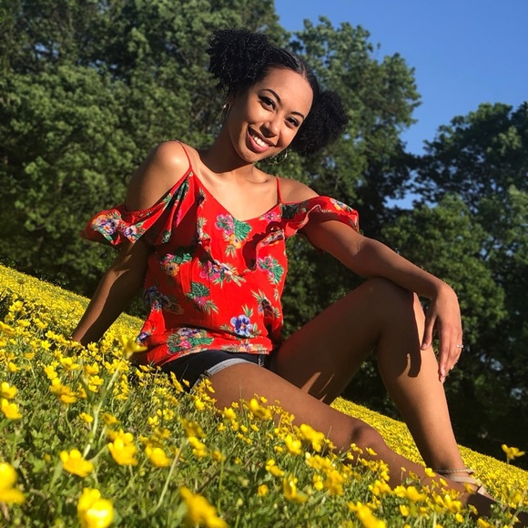 Meet your Posher, Rachel - Picture 2 of 5